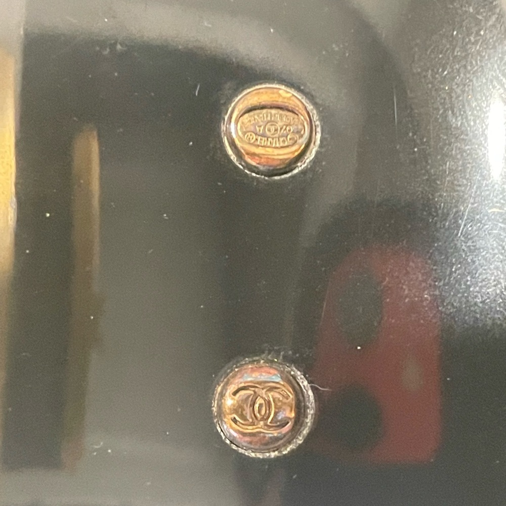 Authentic Chanel cuff - Picture 12 of 12